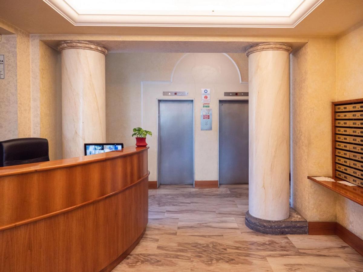 The Best Rent - Spacious One-Bedroom Apartment In Moscova District Milão Exterior foto