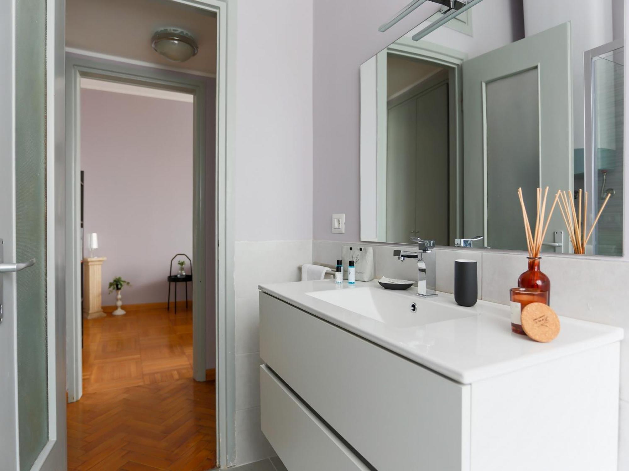 The Best Rent - Spacious One-Bedroom Apartment In Moscova District Milão Exterior foto